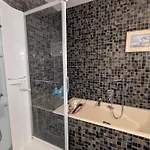 Grand Avec Terrasse, Clim, Wifi Et Parking à - Fr-1-420-144 *